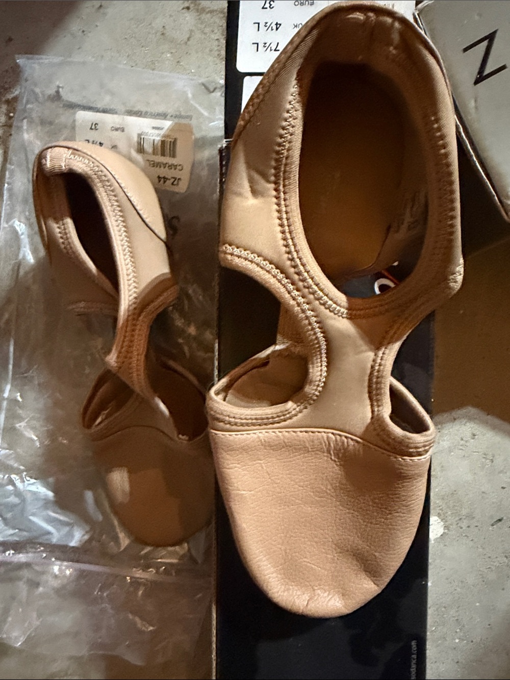 Sodanca Women's Split-Sole Dance Flats in Nude